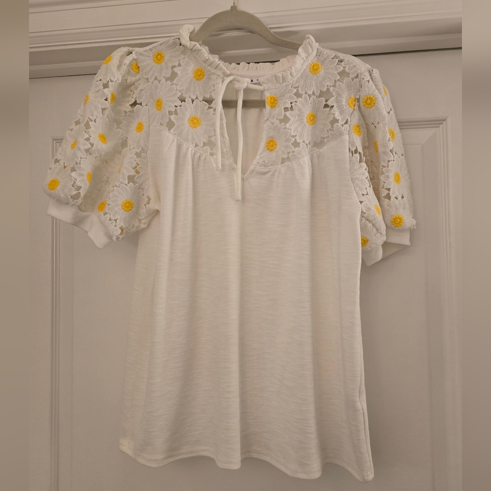 THML White and Yellow Lace Accent Blouse